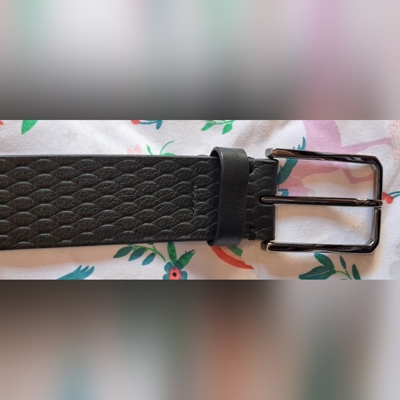 EUC Leyva Snake Scale Embossed Black Smooth Spanish Leather Handmade Belt 40in - Picture 2 of 4